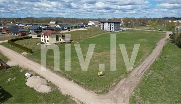 Land in Valmiera, Dakstinu Street