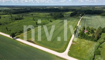 Apstrādāta lauksaimniecības zeme Valmieras pagastā