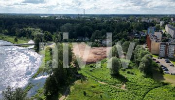 Недвижимость в просторной зеленой зоне в Валмиере, на улице Уденс