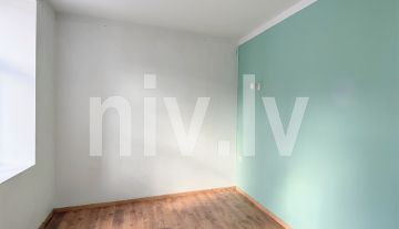 Vienistabas dzīvoklis Cēsu centrā, ēkas 3.stāvā