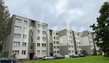 Izīrē trīsistabu dzīvokli Valmieras ielā, Cēsīs