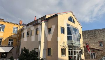 Iznomā komerctelpas Cēsu vecpilsētā, Vaļņu ielā