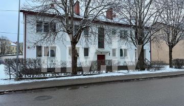 Izīrē vienistabas dzīvokli Valmierā, pretī Vecpuišu parkam