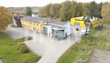 A commercial object is for sale at the border of Valmiera city